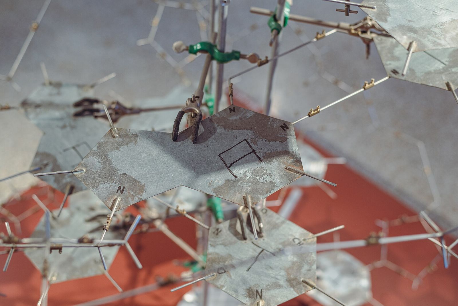 Une réplique du modèle de la double hélice de l'ADN de Watson et Crick, au musée d'histoire de la médecine de Berlin