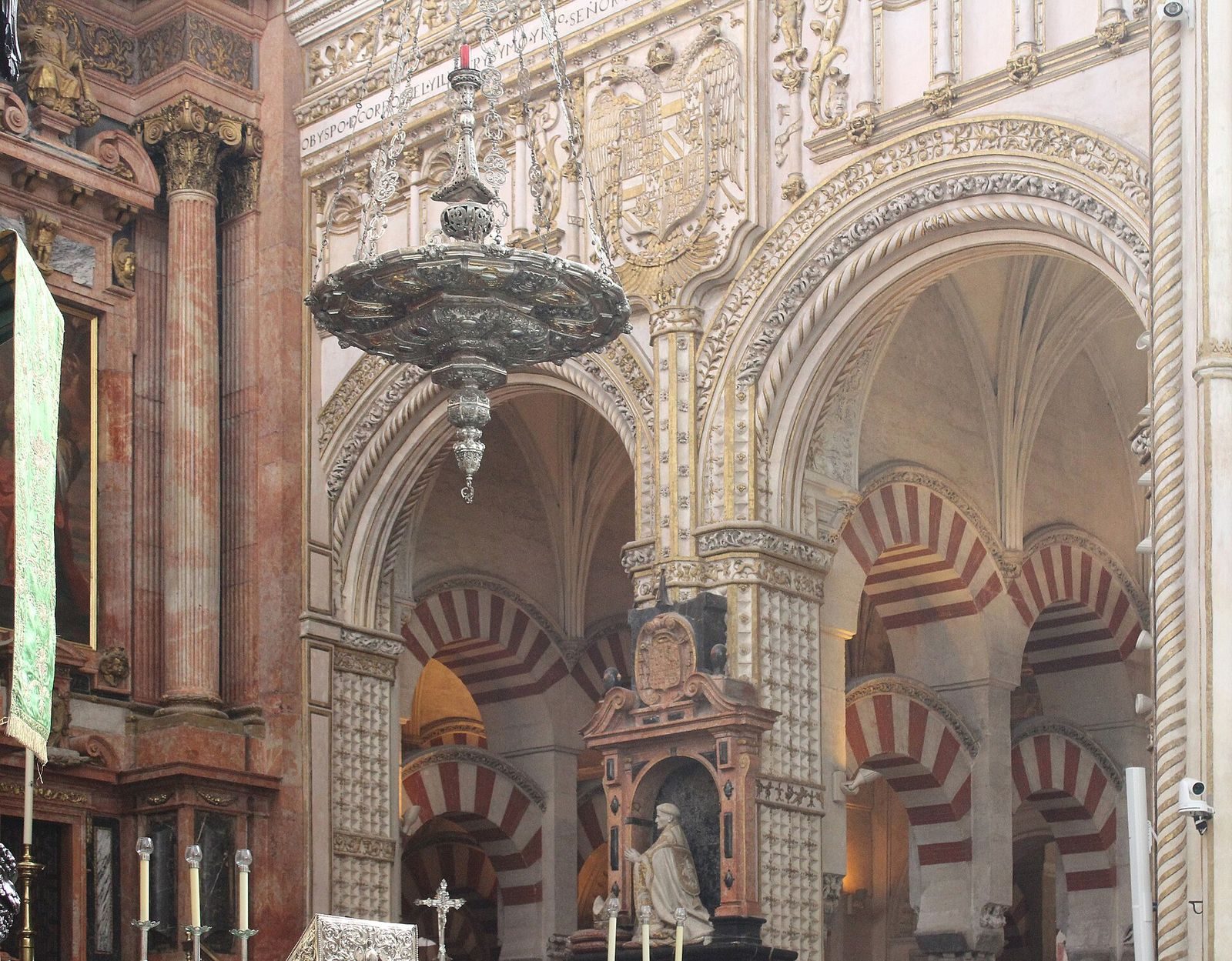 The hypostyle hall of the Great Mosque of Córdoba, begun under the Umayyad emirate in 785