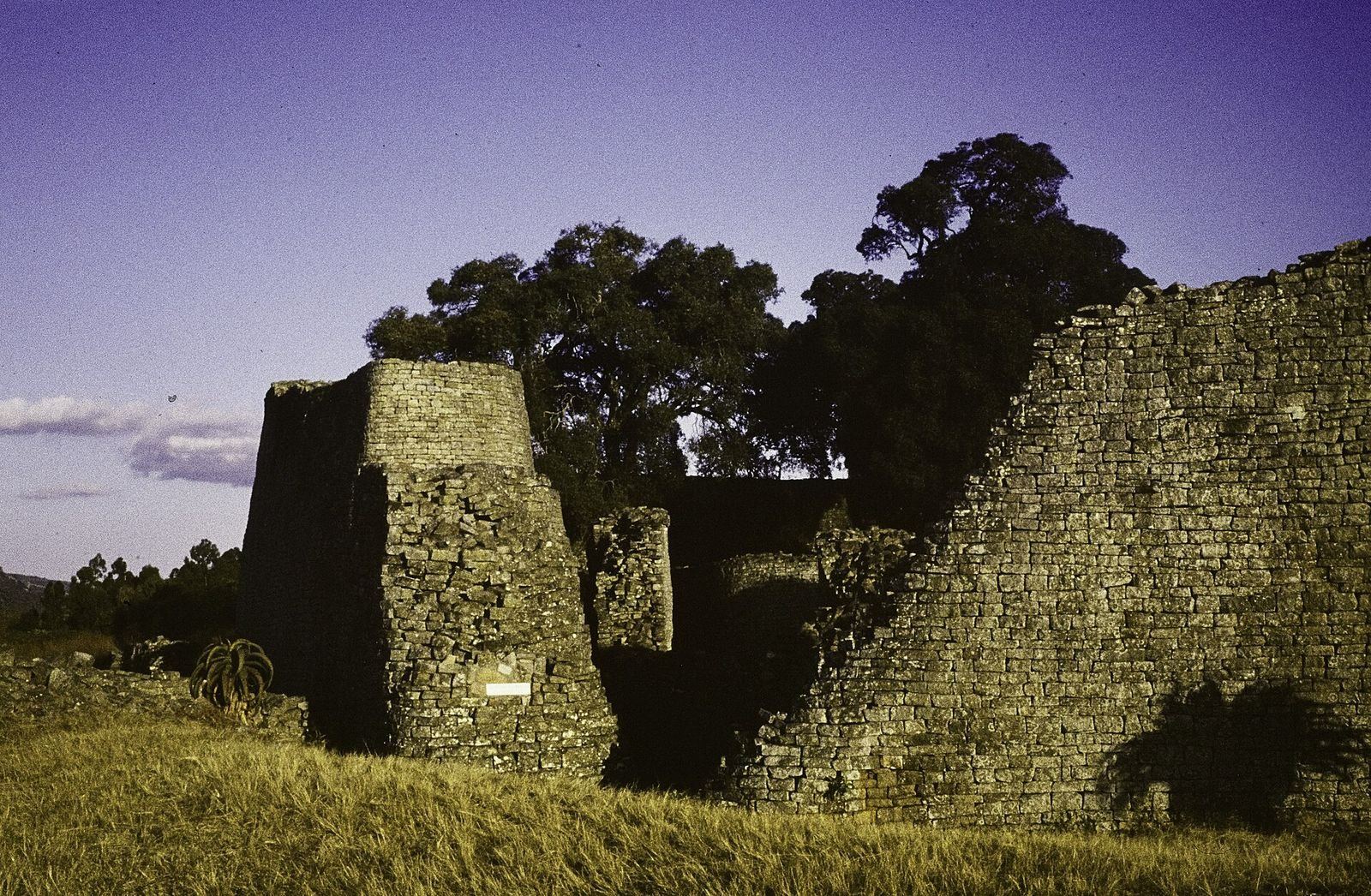 The dry-stone walls of Great Zimbabwe, photographed in 1975 — capital of the Kingdom of Zimbabwe, 11th–15th century