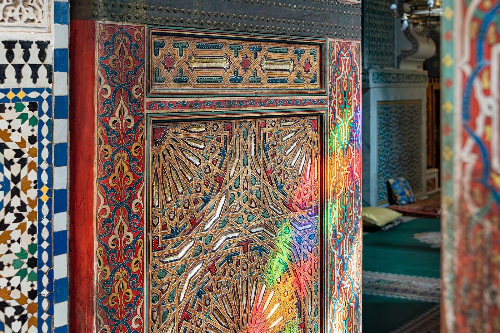 Vision d'artiste de la mosqu&eacute;e-universit&eacute; Al-Qarawiyyin &agrave; F&egrave;s au IXe si&egrave;cle, au cr&eacute;puscule