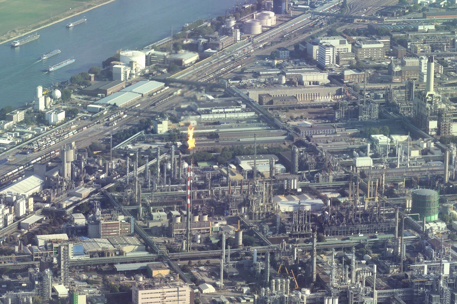 Un vapocraqueur sur le complexe BASF de Ludwigshafen, en Allemagne