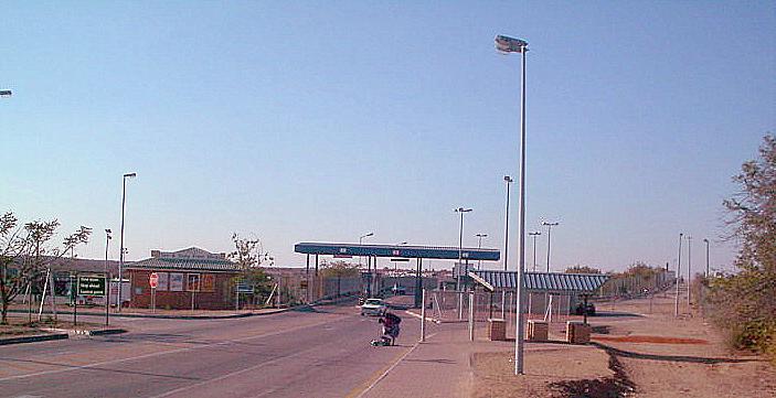 The Beitbridge border post between South Africa and Zimbabwe, where police intercepted two vehicles allegedly bound for Malawi on 22 July 2026