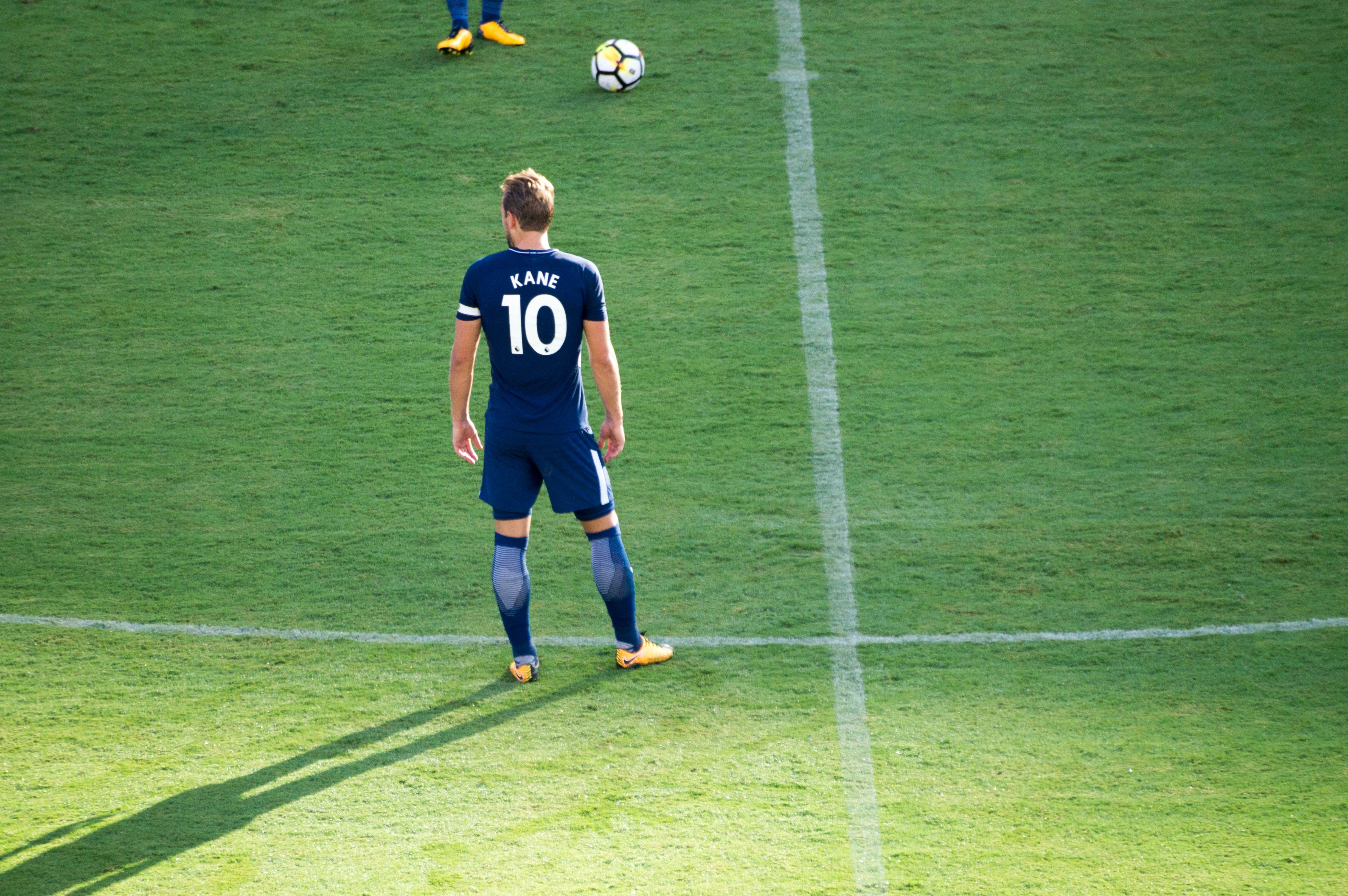 Harry Kane in his number 10 shirt on the pitch
