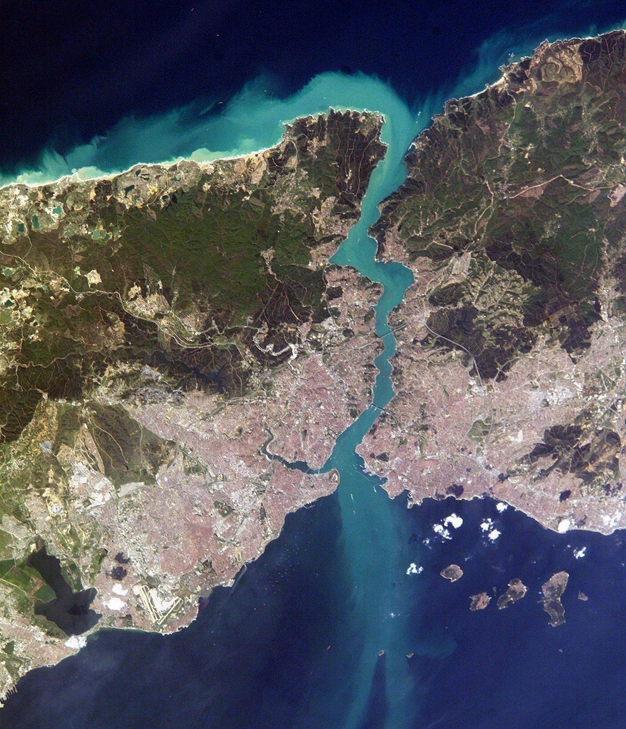 « La désinformation prospère » : Amnesty dénonce le rétrécissement du paysage médiatique turc après la saisie de Halk TV