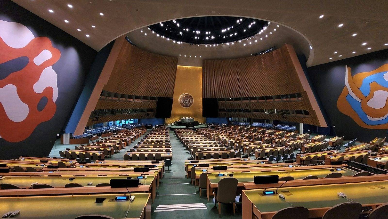 La salle de l'Assemblée générale au siège des Nations unies à New York, février 2024